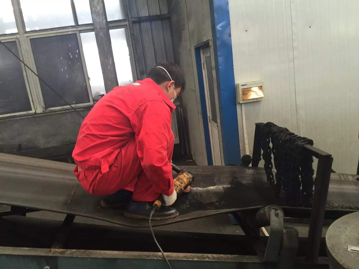 橡胶输送带冷硫化修补方法及操作流程